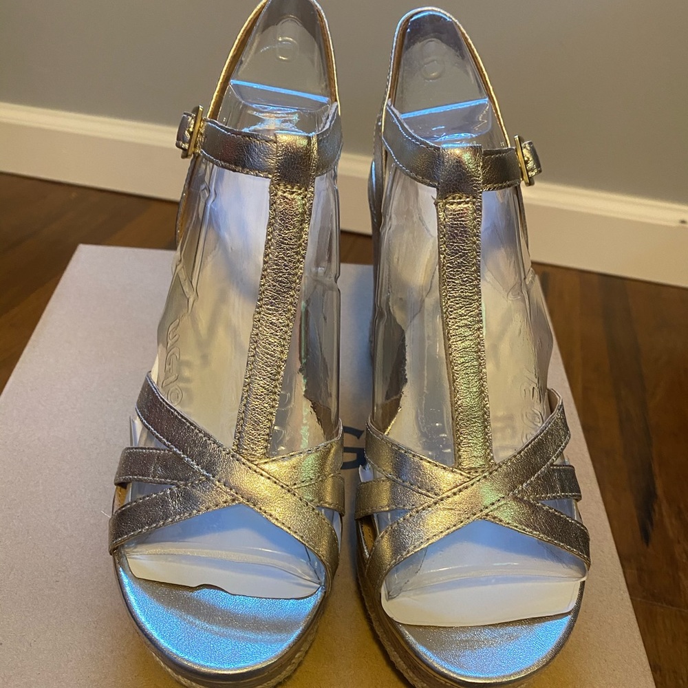 Ugg Melissa Metallic W/ Gold Sz 9